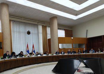 МИНИСТАРСТВО ПОКРЕНУЛО РАЗГОВОРЕ СА УДРУЖЕЊИМА И РОДИТЕЉИМА