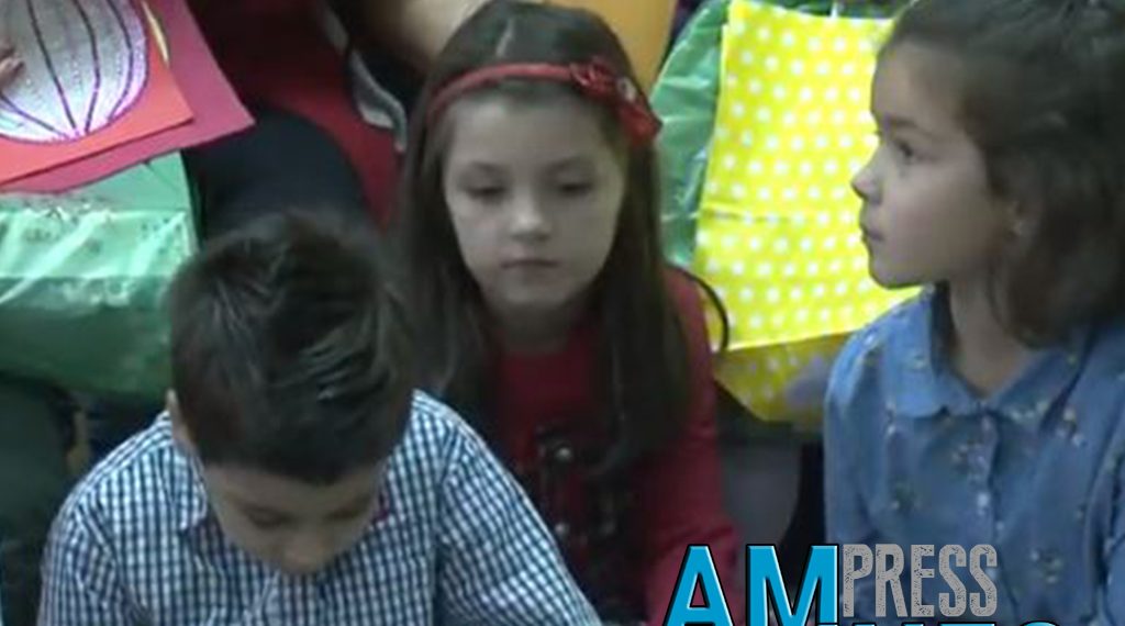 Коло српских сестара даривало ђаке за Материце 22 AMPRESS