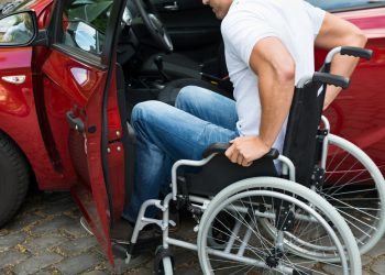 Повластице за особе са инвалидитетом приликом увоза помагала и аутомобила