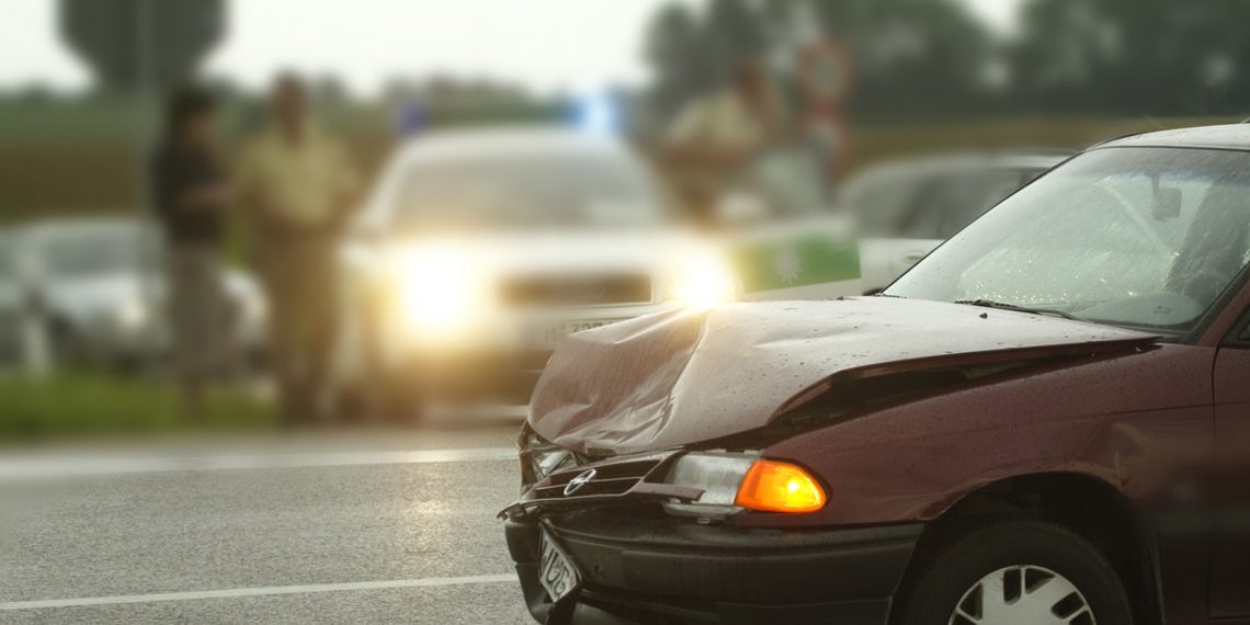 Враћао се са прославе Нове године, није везао појас...ЗАКУЦАО СЕ У БАНДЕРУ 22 auto