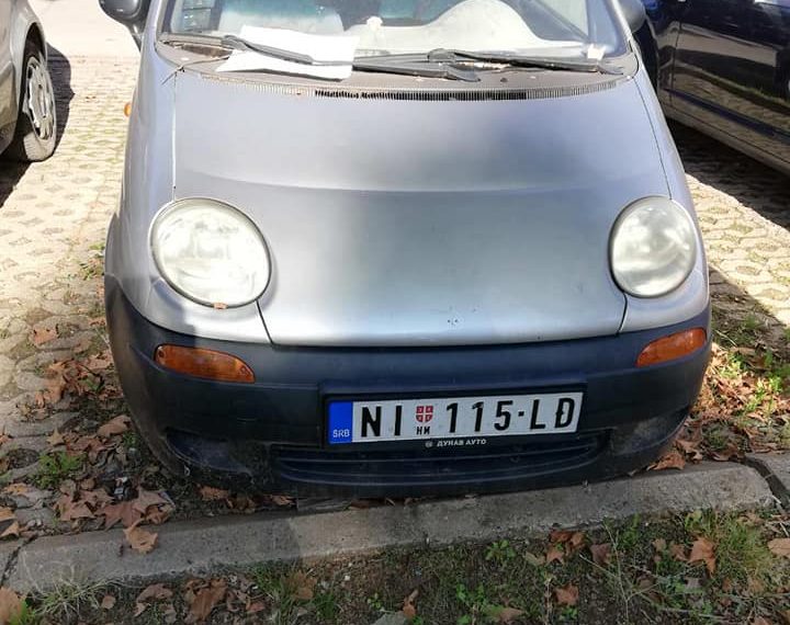 Град Ниш уклања хаварисана возила са јавних површина 22 AM PRESS