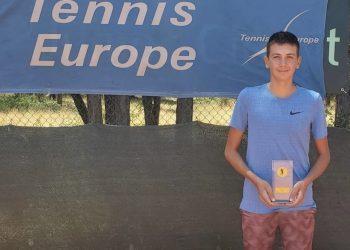 Никола Јовић и Ања Станковић освојили нове тениске титуле