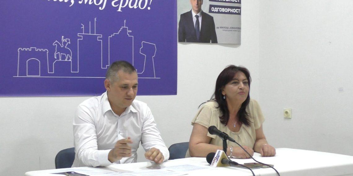 Нова иницијатива опозиције: Бесплатни уџбеници за све ђаке у Србији. Потписи и за укидање система "Око соколово". 22 Нова иницијатива опозиције: Бесплатни уџбеници за све ђаке у Србији. Потписи и за укидање система „Око соколово“.