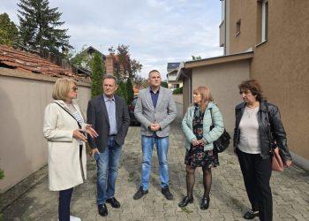 МЕДИЈАНА УЛАЖЕ 4 МИЛИОНА ДИНАРА У УРЕЂЕЊЕ МЕЂУБЛОКОВСКИХ ПРОСТОРА – УПРАВНИЦИ ЗГРАДА ПРОПУСТИЛИ ПРИЛИКУ