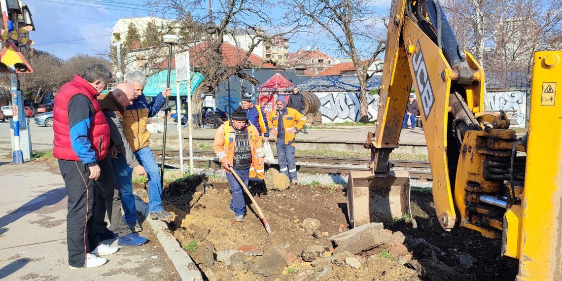 ПОЧЕЛИ РАДОВИ НА УРЕЂЕЊУ ОКО ПАЛИЛУЛСКЕ РАМПЕ 22 ПОЧЕЛИ РАДОВИ НА УРЕЂЕЊУ ОКО ПАЛИЛУЛСКЕ РАМПЕ