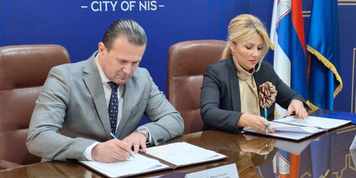 ПОТПИСАН СПОРАЗУМ ЗА БРЗО РЕШАВАЊЕ РАДНИХ СПОРОВА 22 ПОТПИСАН СПОРАЗУМ ЗА БРЗО РЕШАВАЊЕ РАДНИХ СПОРОВА