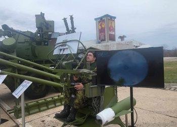 ПРЕДСТАВЉЕН МОЋНИ ДРОН УБИЦА ВУЧИЋ СА АЛИЈЕВИМ НА ПРИКАЗУ