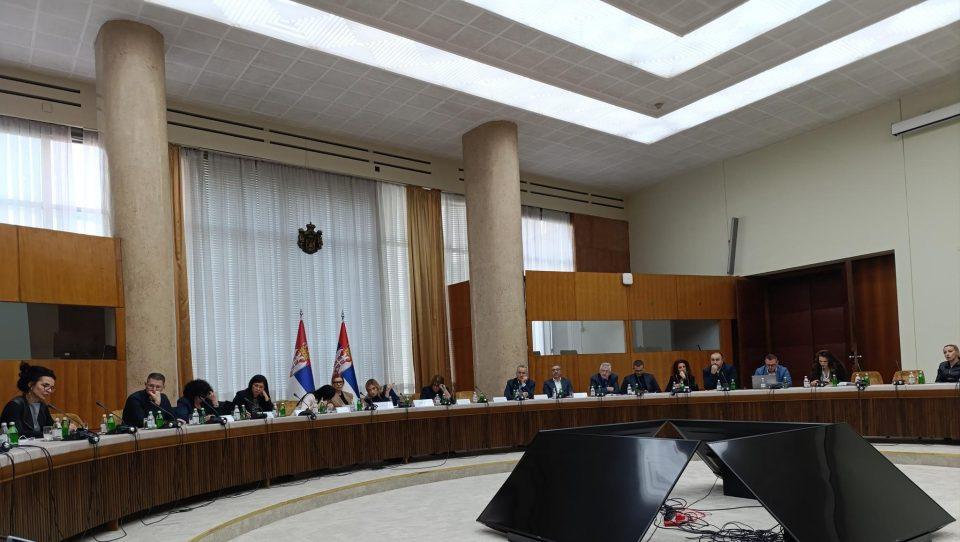 01 2 МИНИСТАРСТВО ПОКРЕНУЛО РАЗГОВОРЕ СА УДРУЖЕЊИМА И РОДИТЕЉИМА