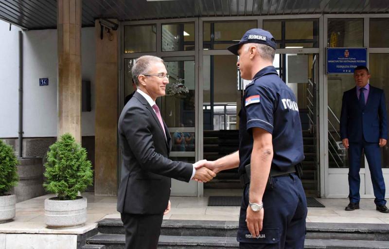 МИНИСТАР НЕБОЈША СТЕФАНОВИЋ АПЕЛУЈЕ НА ВОЗАЧЕ ДА СЕ ПРИДРЖАВАЈУ ПРОПИСА 25 STAFANOVIC МИНИСТАР НЕБОЈША СТЕФАНОВИЋ АПЕЛУЈЕ НА ВОЗАЧЕ ДА СЕ ПРИДРЖАВАЈУ ПРОПИСА