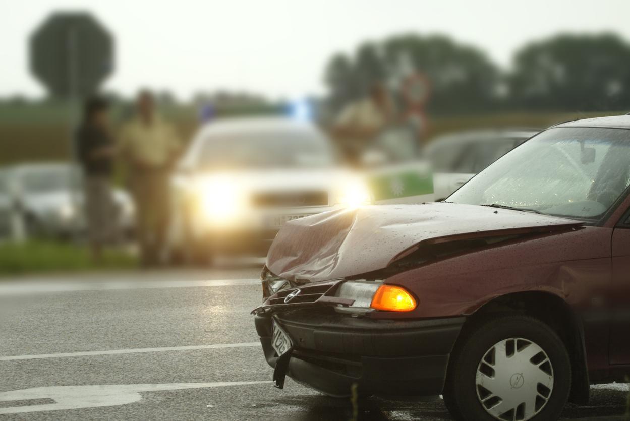 ВРАЋАО СЕ СА ПРОСЛАВЕ НОВЕ ГОДИНЕ, НИЈЕ ВЕЗАО ПОЈАС...ЗАКУЦАО СЕ У БАНДЕРУ 25 AUTO ВРАЋАО СЕ СА ПРОСЛАВЕ НОВЕ ГОДИНЕ, НИЈЕ ВЕЗАО ПОЈАС...ЗАКУЦАО СЕ У БАНДЕРУ