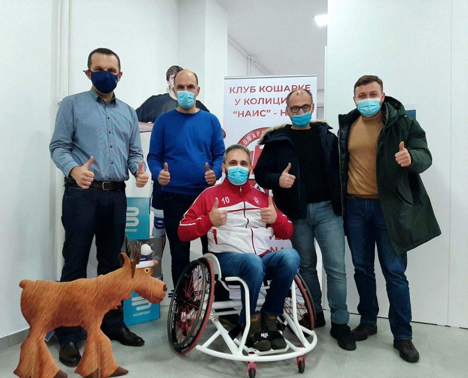 BRATISLAV KOSTIC KAPITEN KKK NAIS SA SAIGRACIMA CLANOVIMA UPRVAVE I PRIJATELJIMA KLUBA196 ККК НАИС НАБАВИО НОВА МОДЕРНА КОЛИЦА ЗА КОШАРКУ