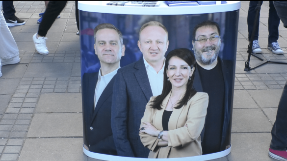 SCREENSHOT 13 МАРИНИКА ТЕПИЋ И ЂИЛАС У НИШУ: ПОЛИТИЧКИ БЛЕД И ВЕЋ ВИЂЕН НАСТУП ПРЕД ГРАЂАНИМА И НОВИНАРИМА (ВИДЕО)