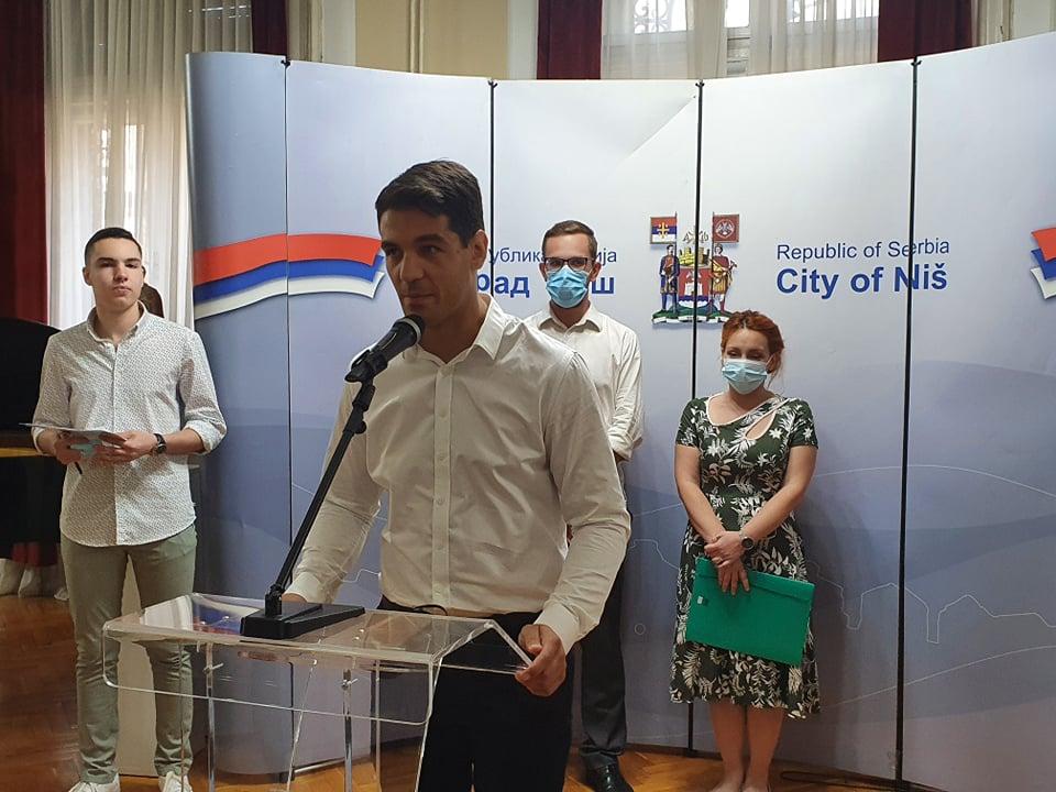 АЛЕКСАНДАР СТОЈИЧИЋ: „ПОДРЖАТИ МЛАДЕ КА ОСТВАРЕЊУ ЊИХОВИХ СНОВА“( ВИДЕО) 27 AM PRESS