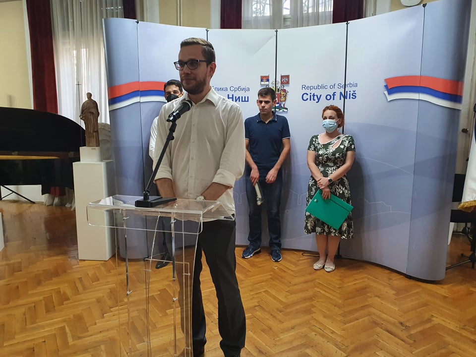 АЛЕКСАНДАР СТОЈИЧИЋ: „ПОДРЖАТИ МЛАДЕ КА ОСТВАРЕЊУ ЊИХОВИХ СНОВА“( ВИДЕО) 28 AM PRESS