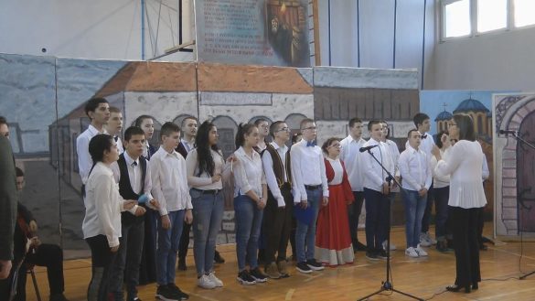 IMAGE4 УЧЕНИЦИ СПЕЦИЈАЛНЕ ШКОЛЕ &QUOT;БУБАЊ&QUOT; ОБЕЛЕЖИЛИ САВИНДАН (ФОТО- ВИДЕО)