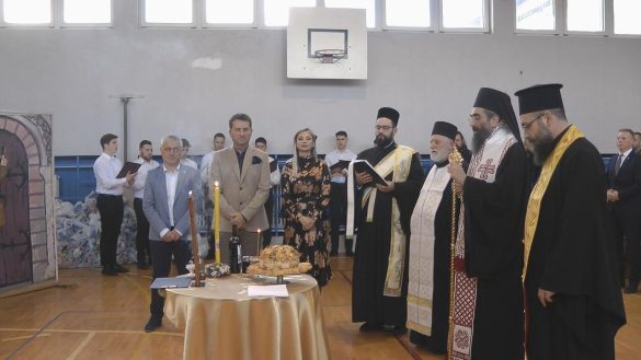 IMAGE5 УЧЕНИЦИ СПЕЦИЈАЛНЕ ШКОЛЕ &QUOT;БУБАЊ&QUOT; ОБЕЛЕЖИЛИ САВИНДАН (ФОТО- ВИДЕО)