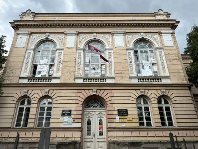 BORA I SREMAC GIMNAZIJA ДУЈАКОВИЋ НЕ ВРАЋА СЕ НА ФУНКЦИЈУ: МИНИСТАРСТВО ПОНОВО ОДЛУЧУЈЕ