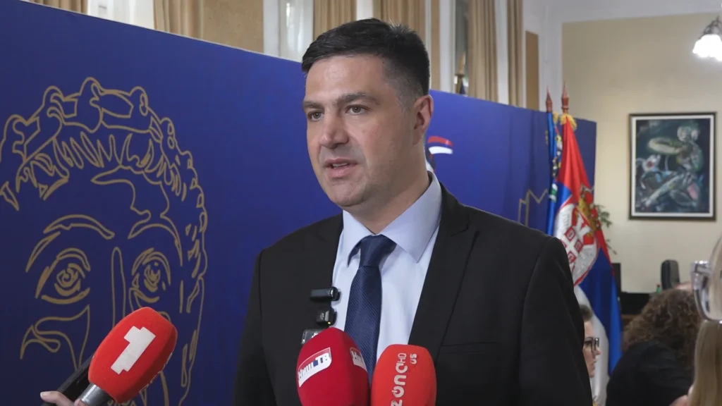 STILL0101 00004 BDFDF ГРАЂАНИ НИША НА ПРИЈЕМУ У ГРАДСКОЈ КУЋИ: КОМУНАЛНИ ПРОБЛЕМИ И ИНФРАСТРУКТУРА У ФОКУСУ