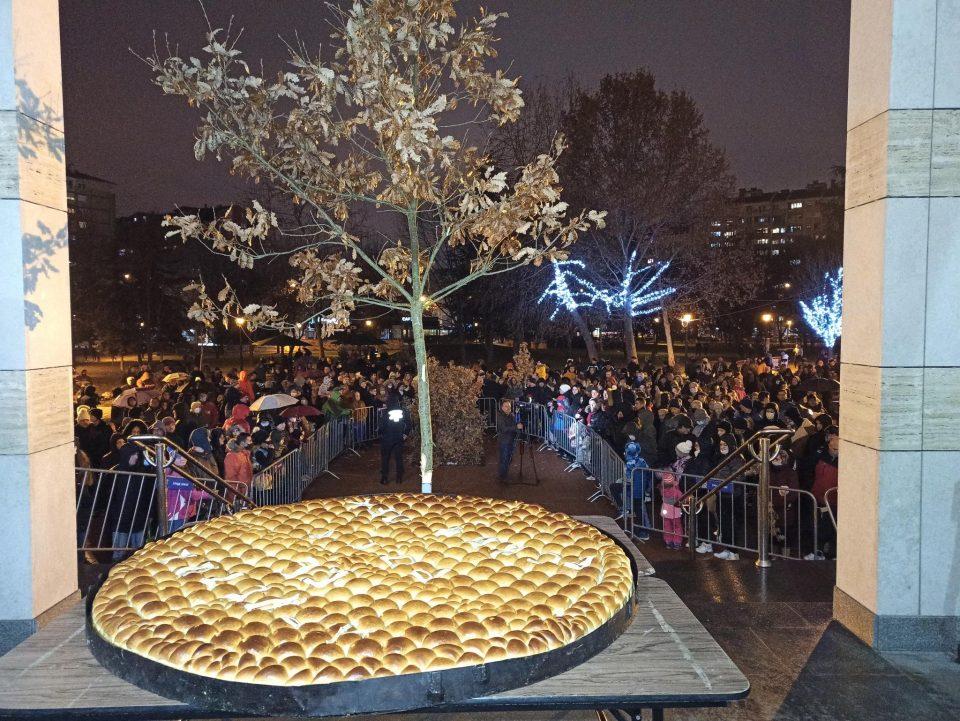 LOMLJENE CESTNICE 696X523 1 ТРАДИЦИОНАЛНО НАЛАГАЊЕ БАДЊАКА &QUOT;ИЛОМЊЕЊЕ ЧЕСНИЦЕ&QUOT; У ОРГАНИЗАЦИЈИ ГО МЕДИЈАНА