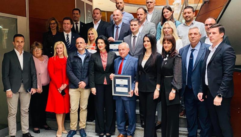 НИШ ПОНОВО НА ЧЕЛУ КЛУБА ГРАДОВА И ОПШТИНА СА ПОВОЉНИМ ПОСЛОВНИМ ОКРУЖЕЊЕМ