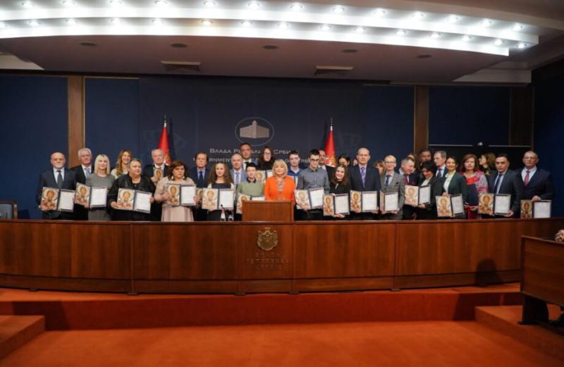 SVEOSAVSKA SRBIJA 24 НИШКИ ФУ И СКЦ ДОБИТИНИЦИ СВЕТОСАВСКЕ НАГРАДЕ